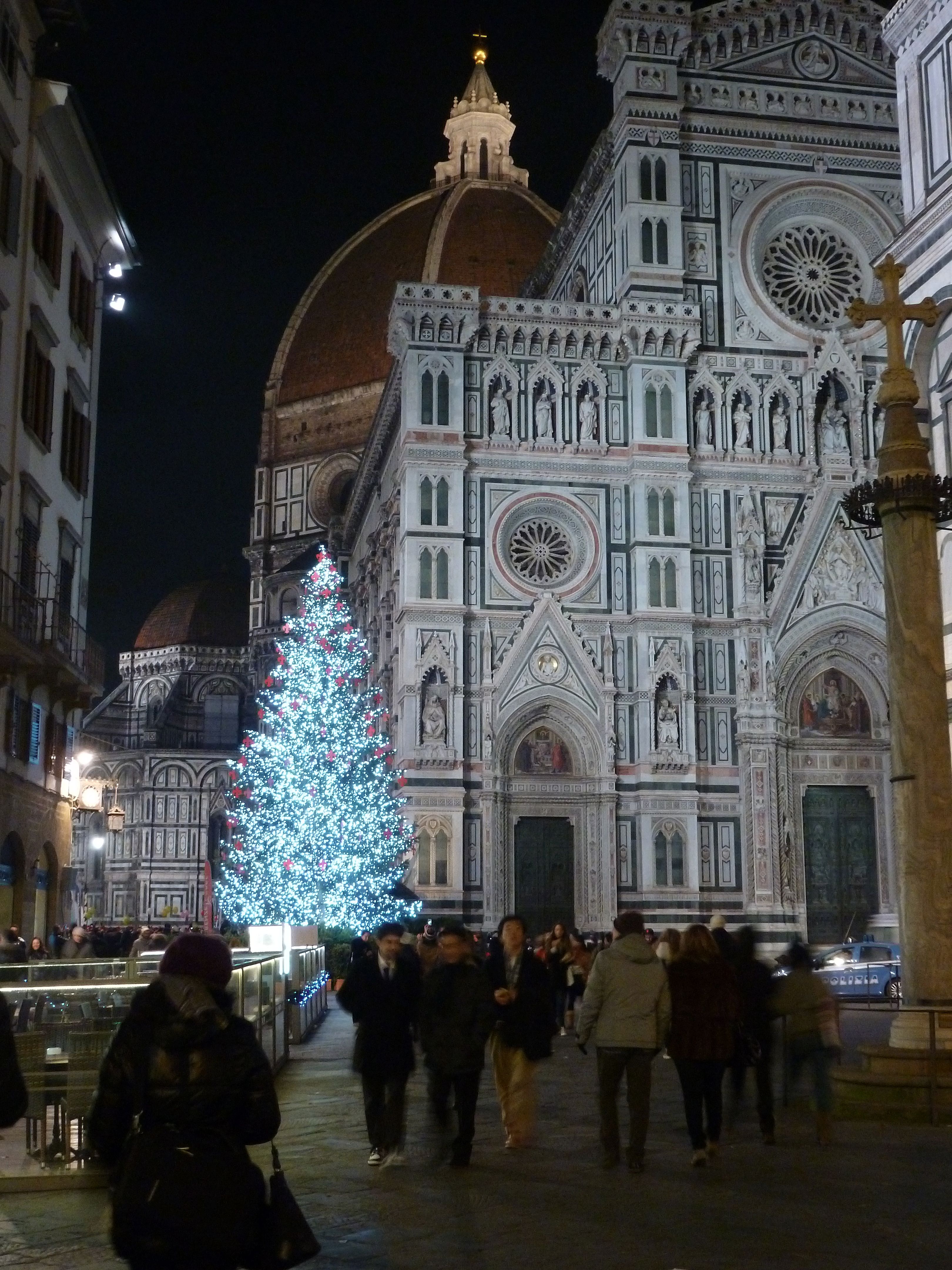The Christmas tree in front of Santa Maria del Fiore